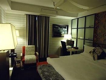 Zhengzhou Yujia Hotel Cultural Road מראה חיצוני תמונה